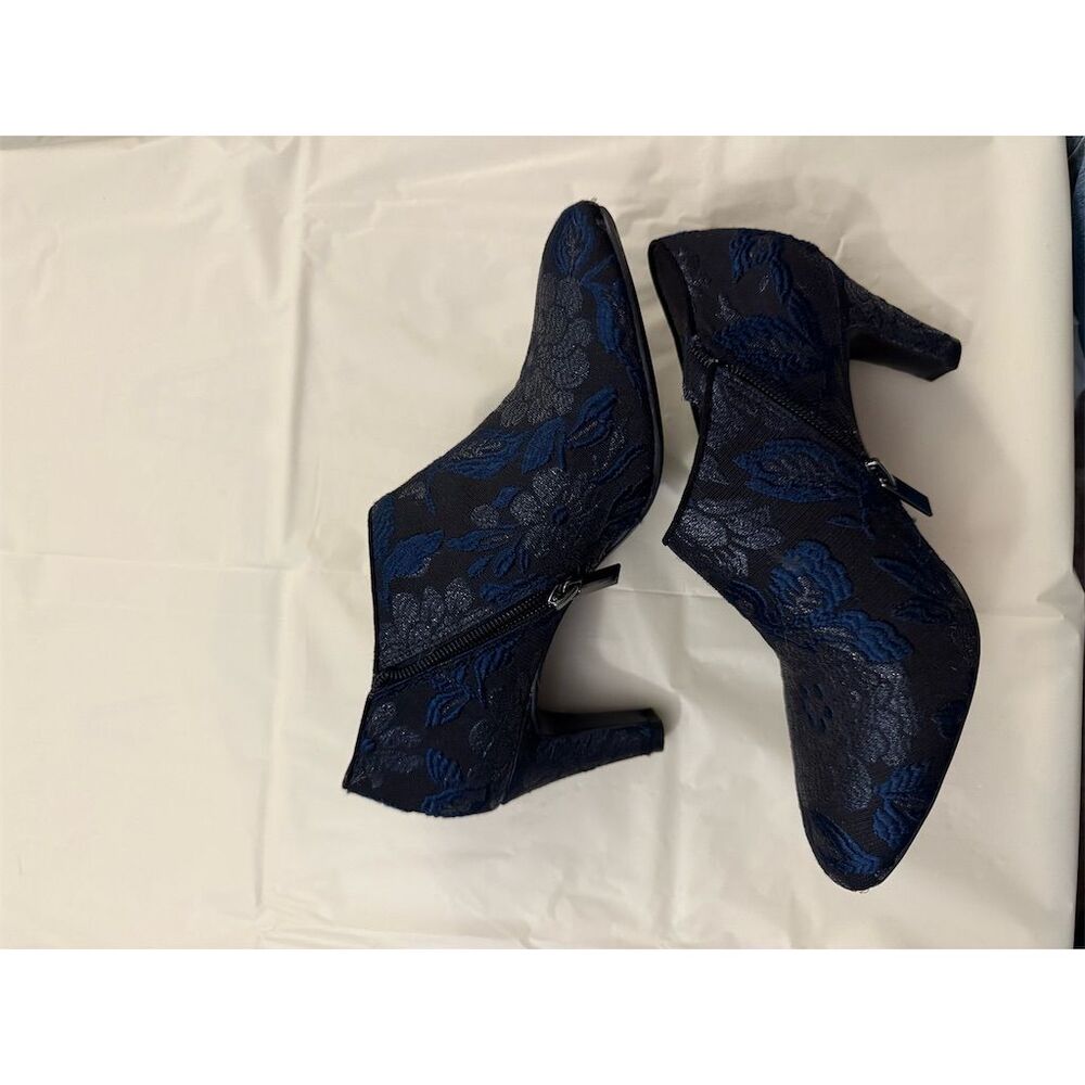 Bandolino Women's Blue Floral Brocade Ankle Booties Size 8.5